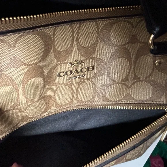 Coach Gallery Tote/Tan and Black/Signature Canvas - Picture 9 of 12
